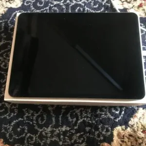 20  12  3 30 م  ا  iPad Pro 2022 (الجيل الرابع) مقاس 11 بوص